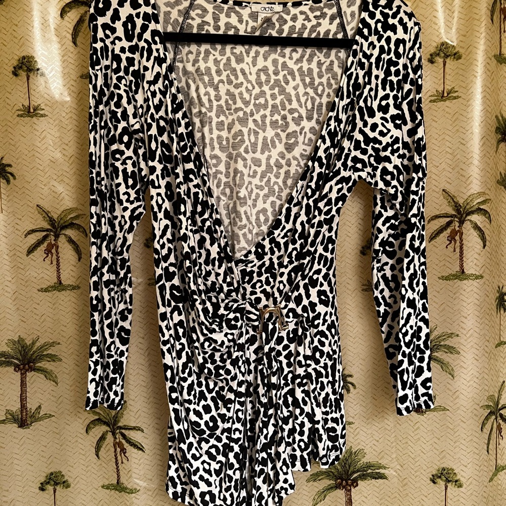 Leopard Cache Top LIKE NEW